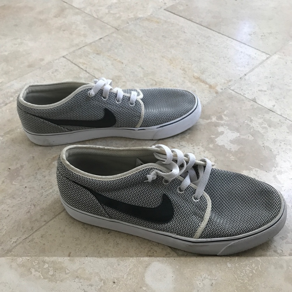 Nike Men's 8.5, women's 10 - Picture 7 of 8