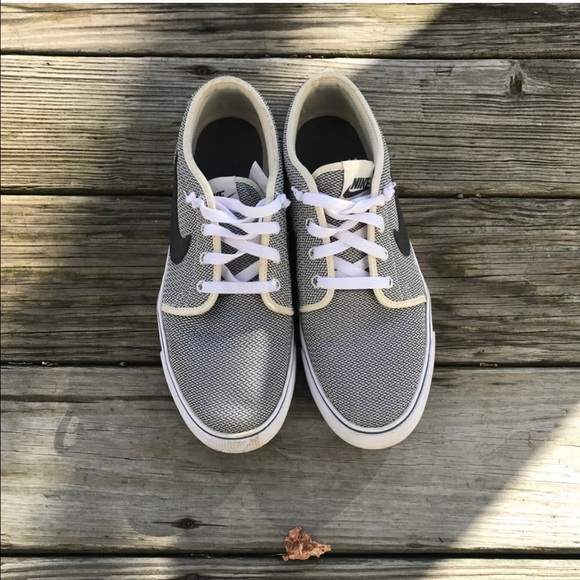 Nike Men's 8.5, women's 10 - Picture 2 of 8