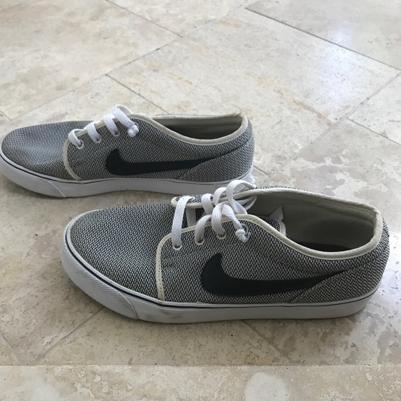 Nike Men's 8.5, women's 10 - Picture 6 of 8