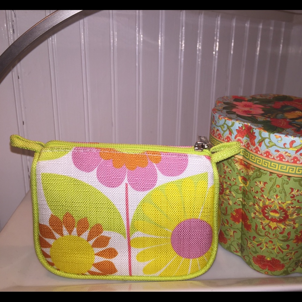 Clinique mini or travel essential oils bag