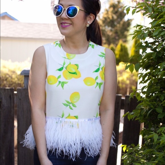 Price firm 🎉HP🎉Lemon Print Feather Top - Picture 2 of 4
