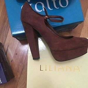 Suede platform shoes