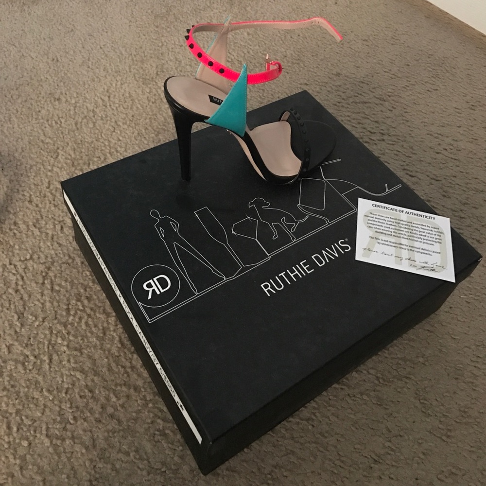 BRAND NEW! Ruthie Davis Open Toe Sandals (EU 7.5)