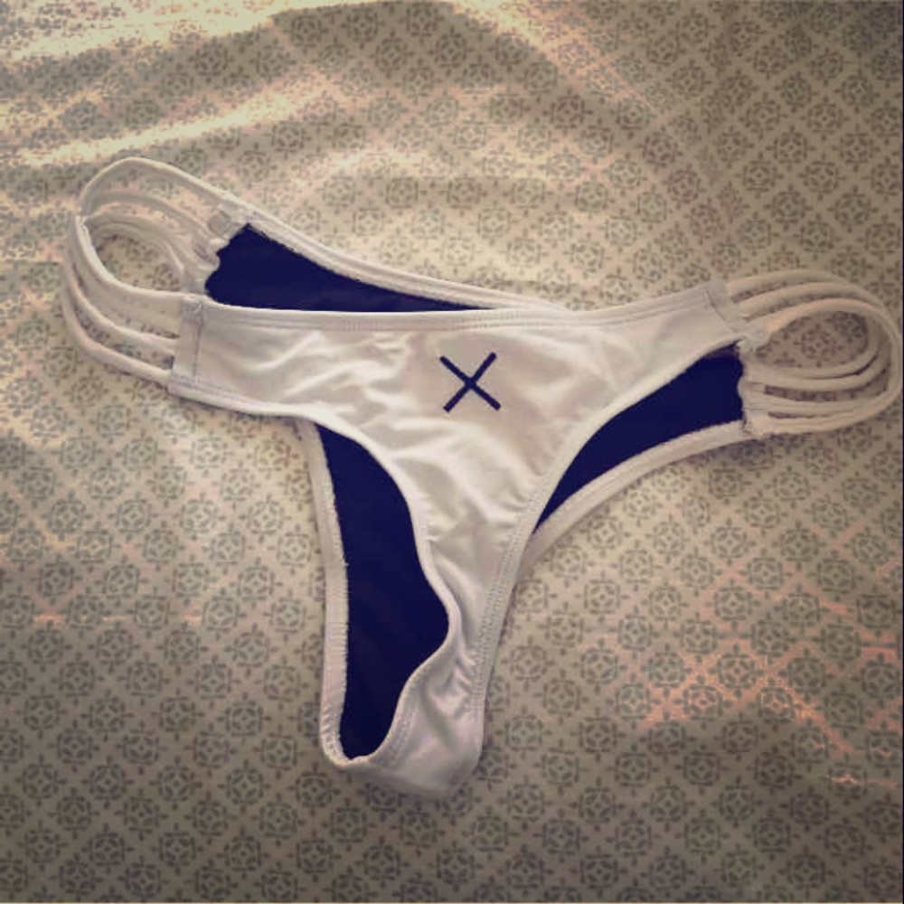 Boutine LA white thong bikini bottom - L