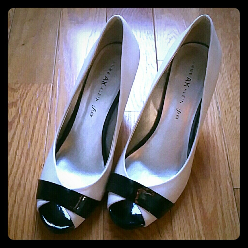 Open toe pumps