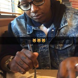 Meet your Posher, Makia