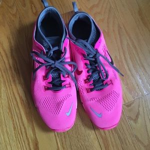 Nike free runs tr fit 4