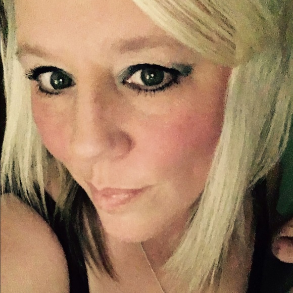 Meet your Posher, Lisa - Picture 1 of 1