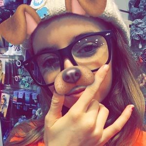 Meet your Posher, Addison