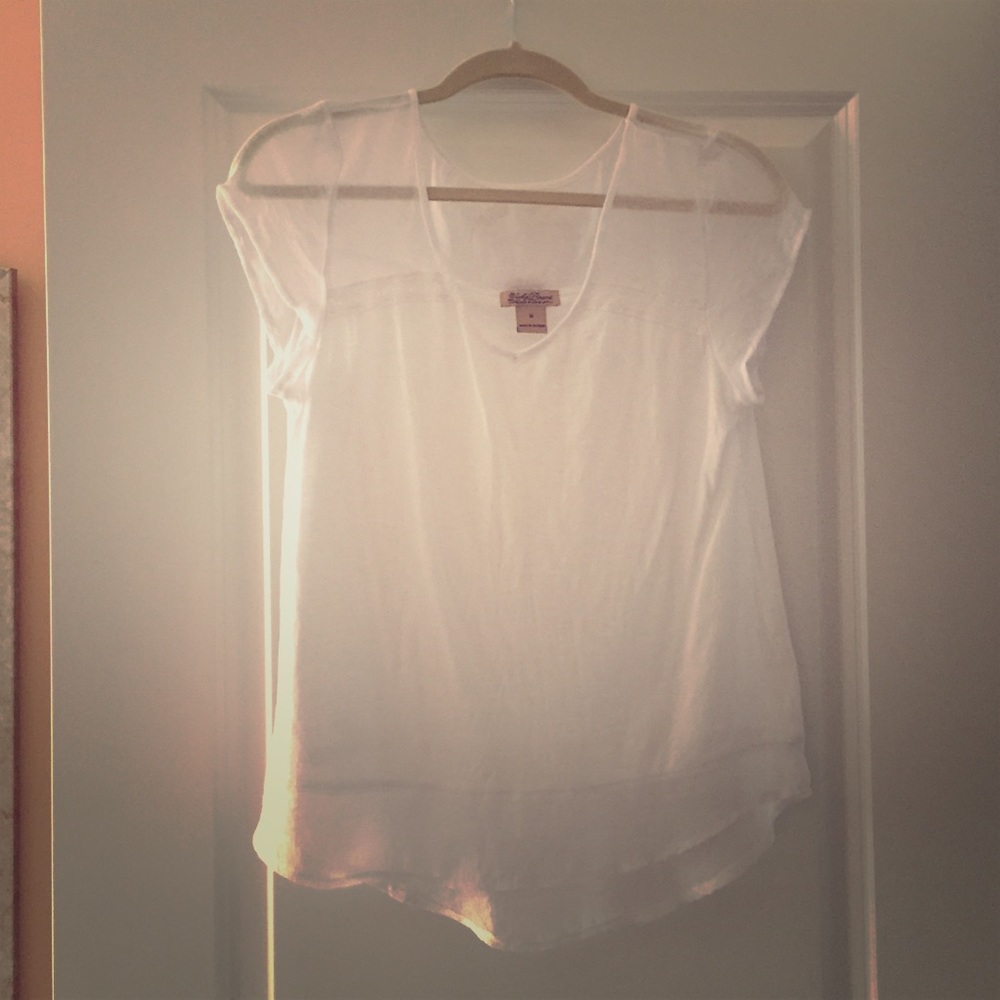 Lucky Brand white top ☁️✌🏼🏵