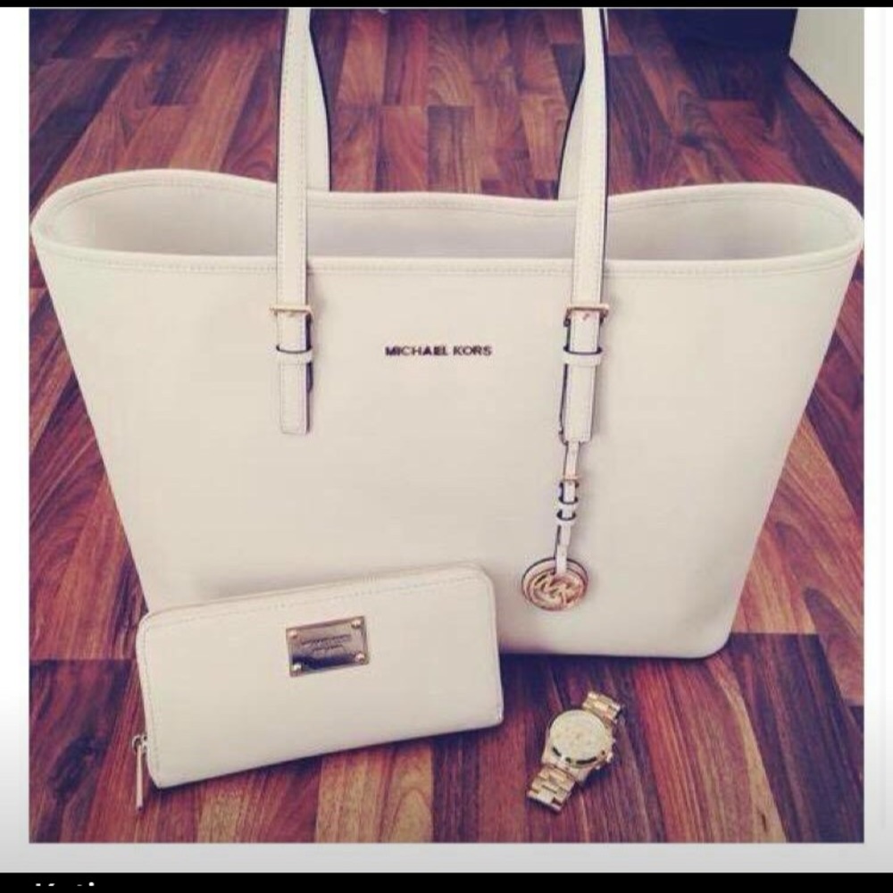 LOOKING FOR BAG & WALLET