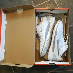 Nike Free White/ Metallic Silver-Pure Size 8