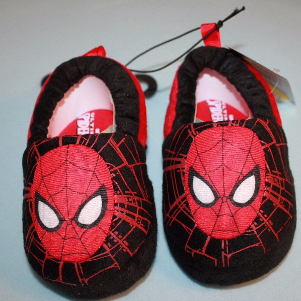 Spiderman boys slippers Medium (7/8) NWT