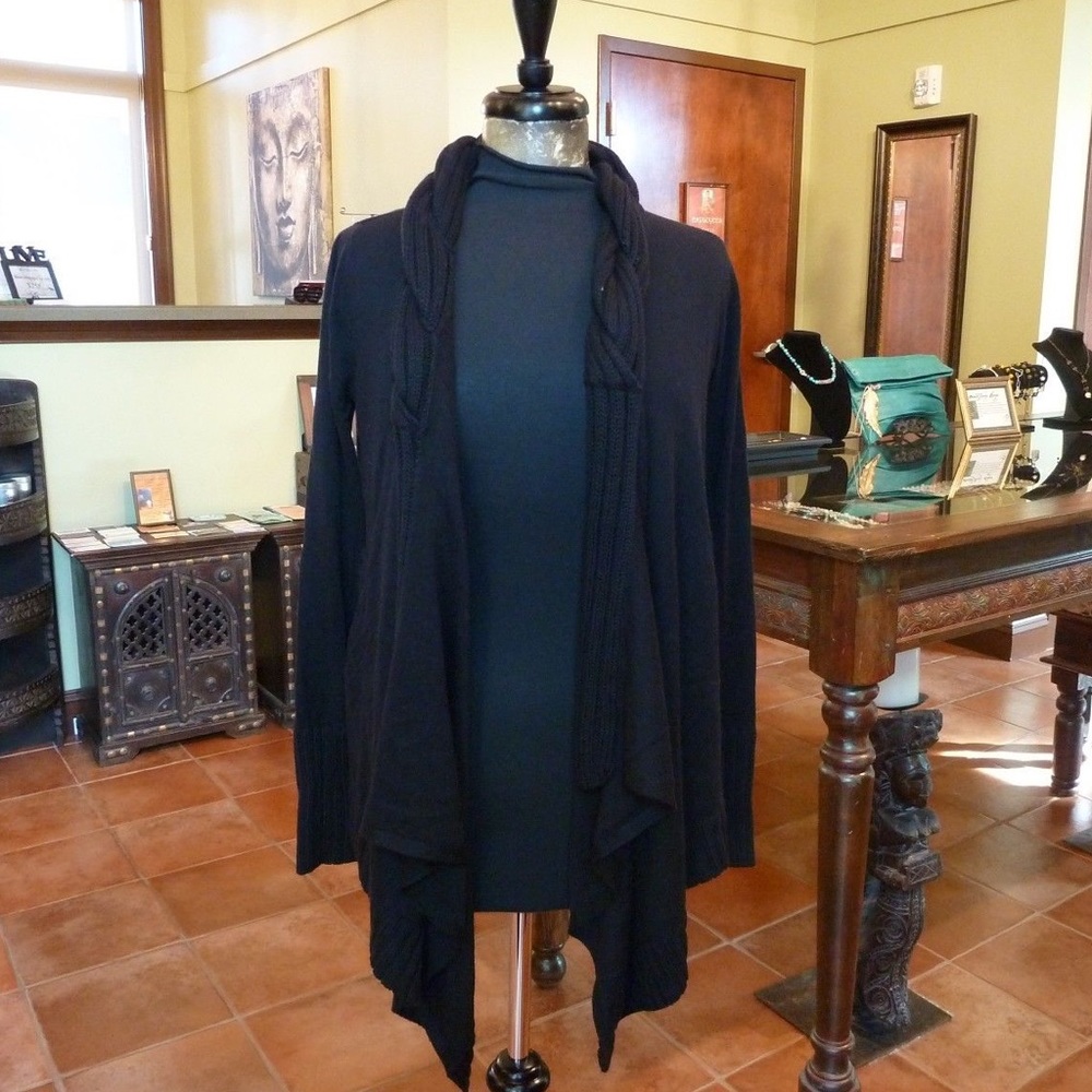 Authentic SHEA black wrap w/ pockets