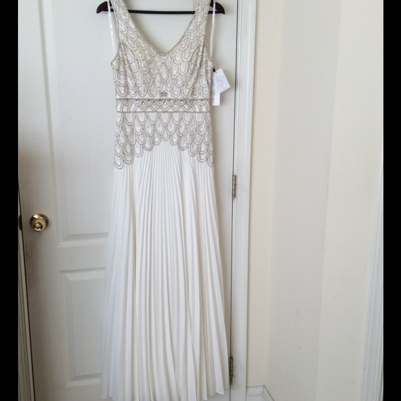 🆕 SUE WONG beaded pleated gown- rt $950 size 8 - Picture 2 of 4