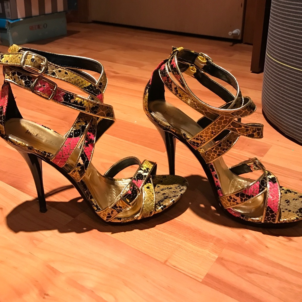 ***SOLD*** Multicolor strappy heels