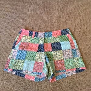 Woman's Vineyard Vines patterned shorts