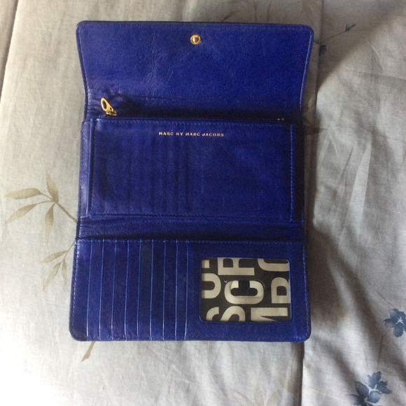 MBMJ | Electric Blue Turnlock Wallet - Picture 2 of 6