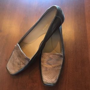 Easy Spirit Bronze Metallic Snakeskin Loafer Sz 8
