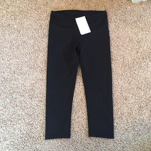 Fabletics black Salar Capri athletic leggings