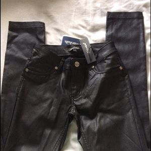 NWT black skinny pants size s