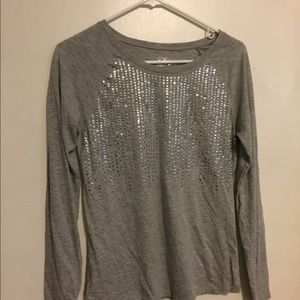 Long sleeve gray sleeve