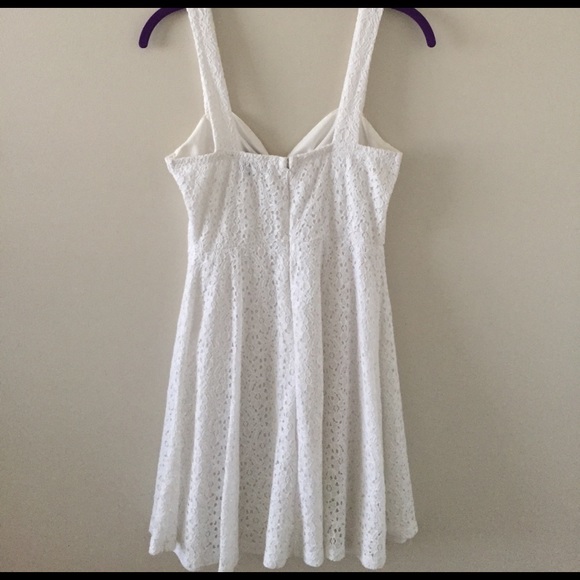 Lace floral Forever21 dress - Picture 2 of 5