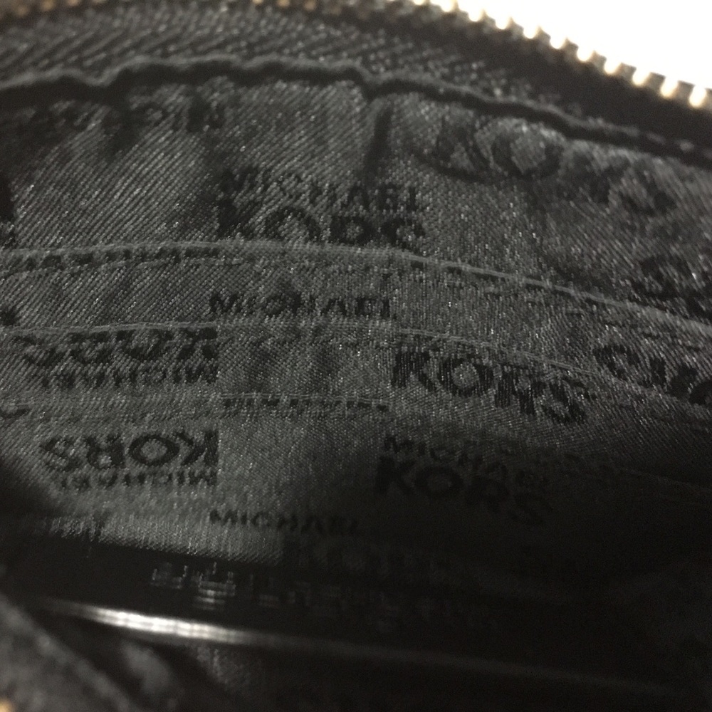 Michael kors wristlet - Picture 3 of 3