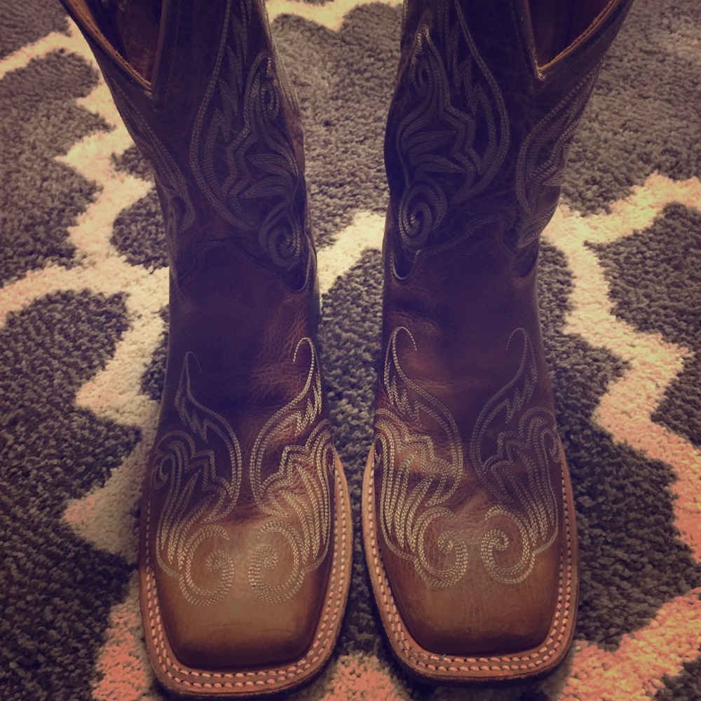 SOLD! Women's cowboy boots