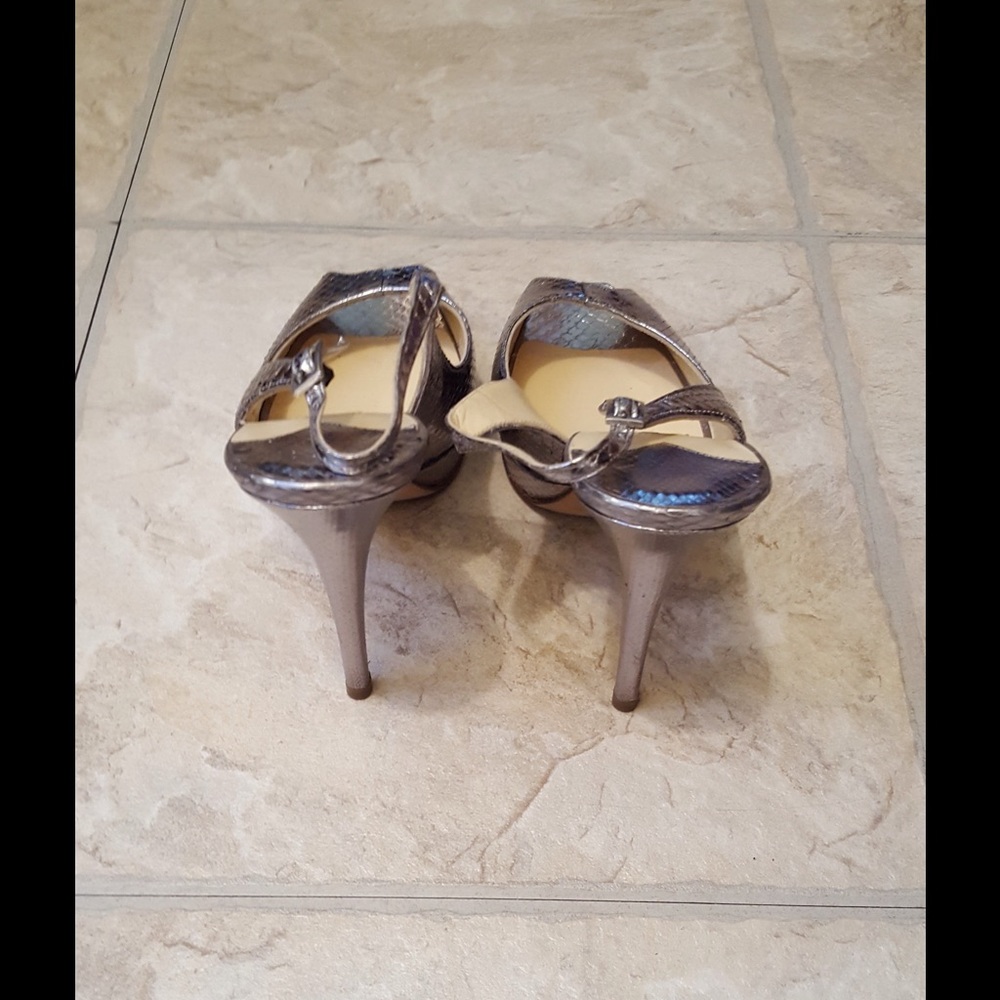 Jimmy Choo Metallic Silver Peep Toe Slingback Heel - Picture 3 of 4