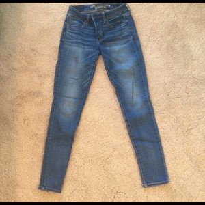 American Eagle: Light Wash Jeans Size 2