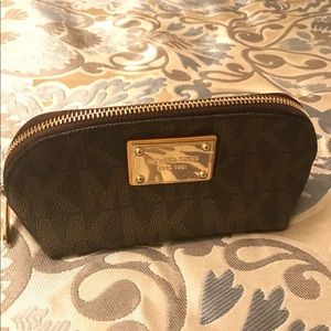 Michael course pouch