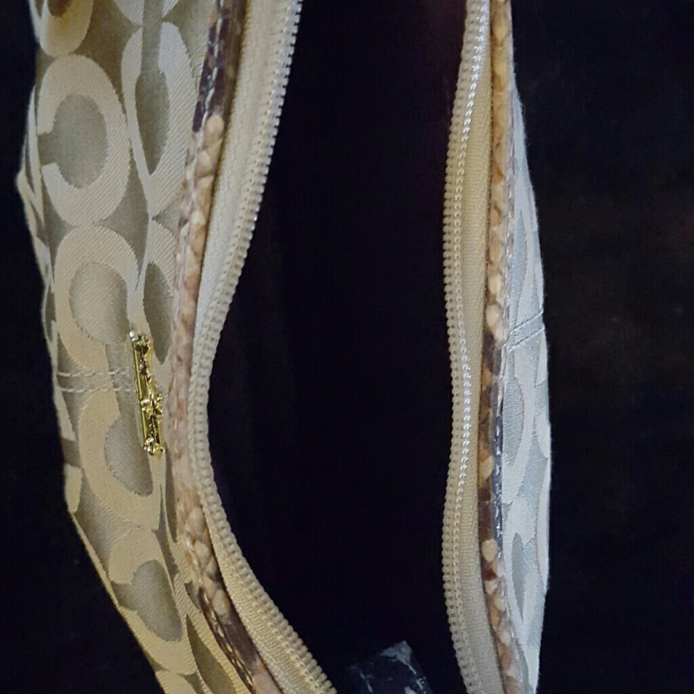 Coach Handbag - Picture 2 of 4