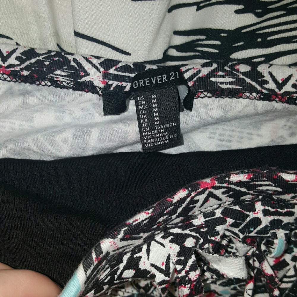 Multiple Crop tops - Picture 3 of 3
