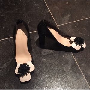Black patent leather Kate Spade shoes 👠