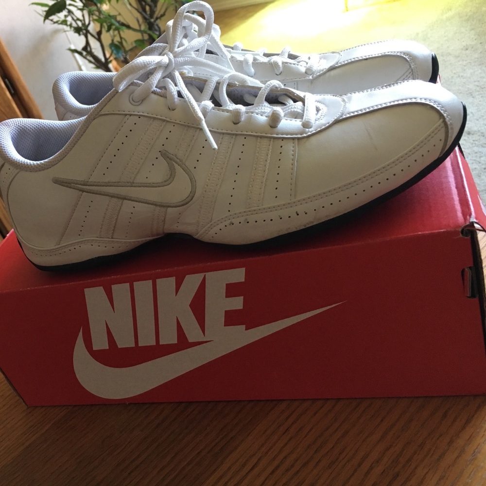 Women Nike white sneakers - Picture 2 of 2