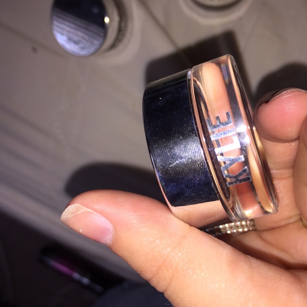 Kylie cosmetics eyeshadow "Golden Plum"