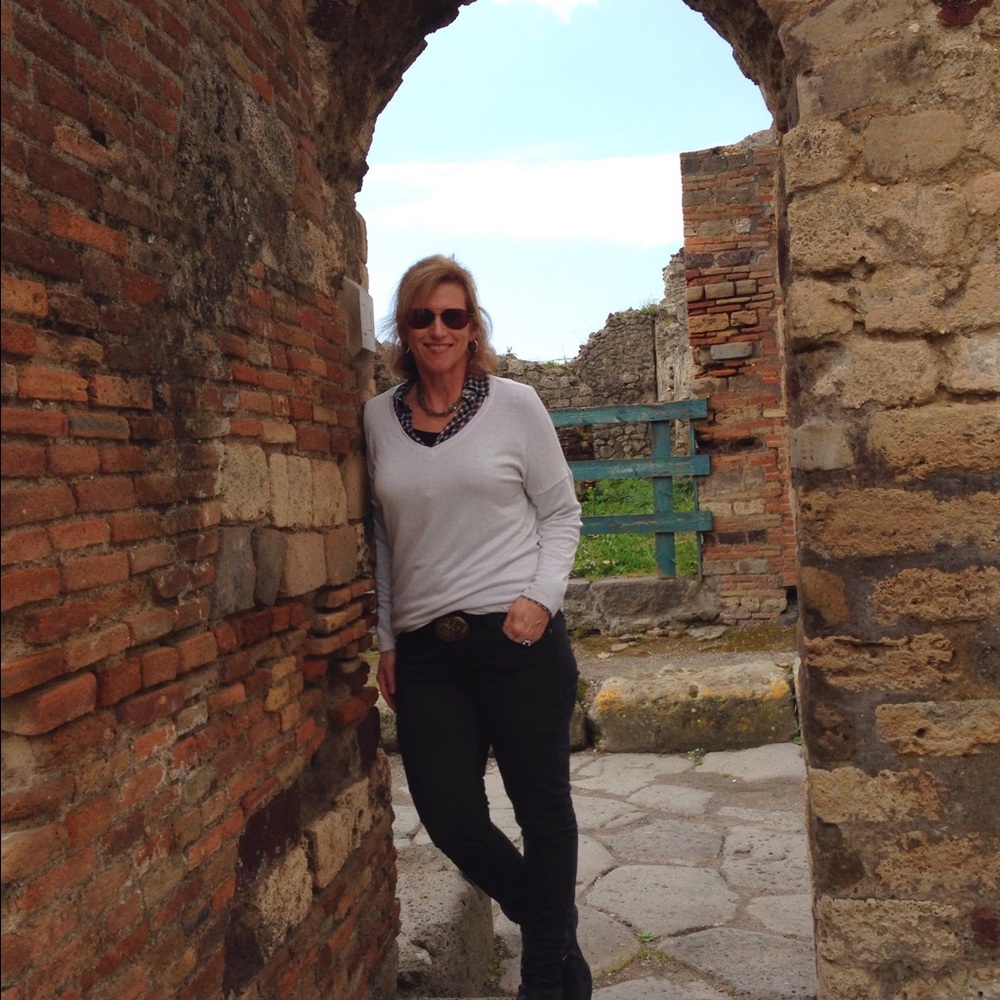 Meet your Posher, Suzanne