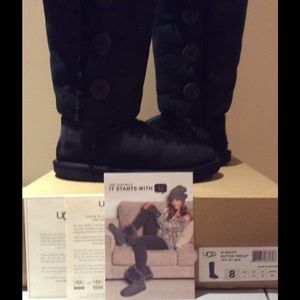 UGG Bailey button triple Sz 8