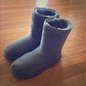 Classic short gray ugg boots