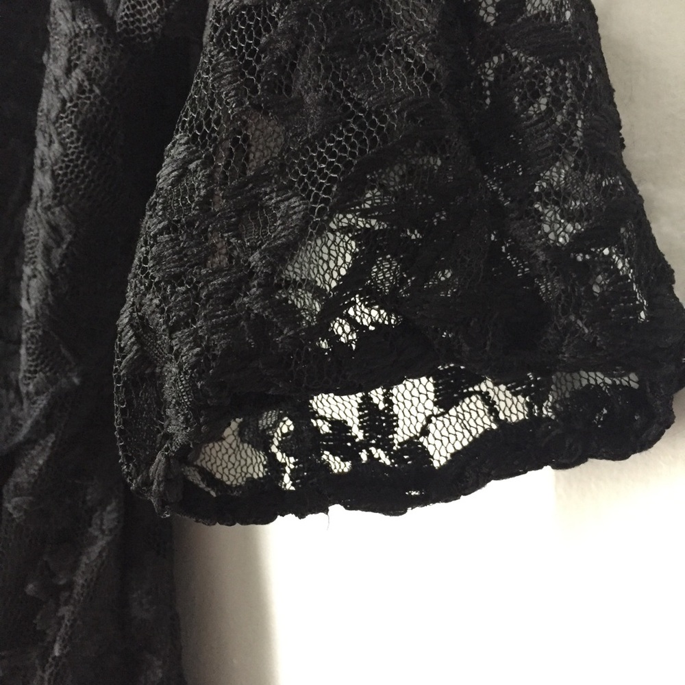 Black Lace Ruffle Top - Picture 3 of 4