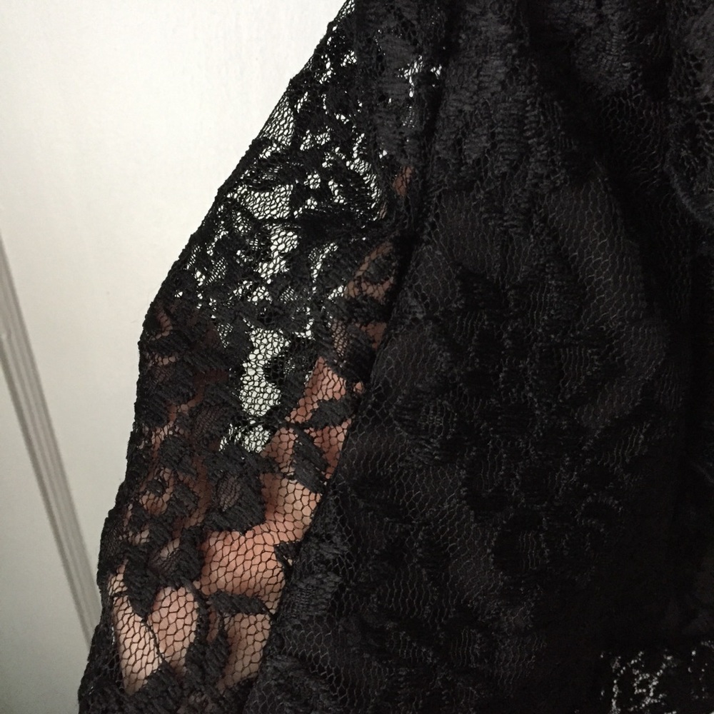 Black Lace Ruffle Top - Picture 4 of 4