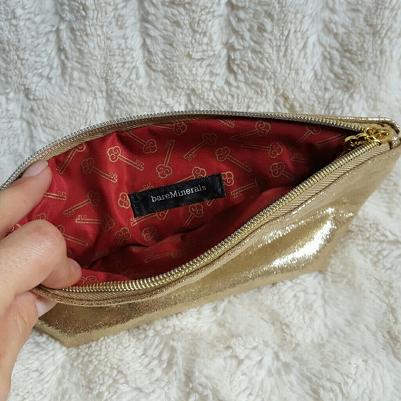 CLOSET CLEAR OUT!! Makeup bag - Picture 2 of 4