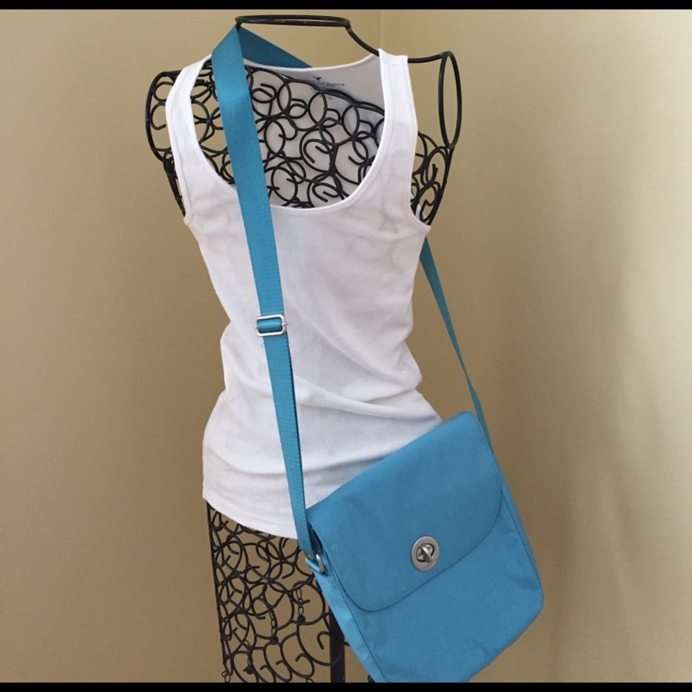 Periwinkle blue Baggellini!