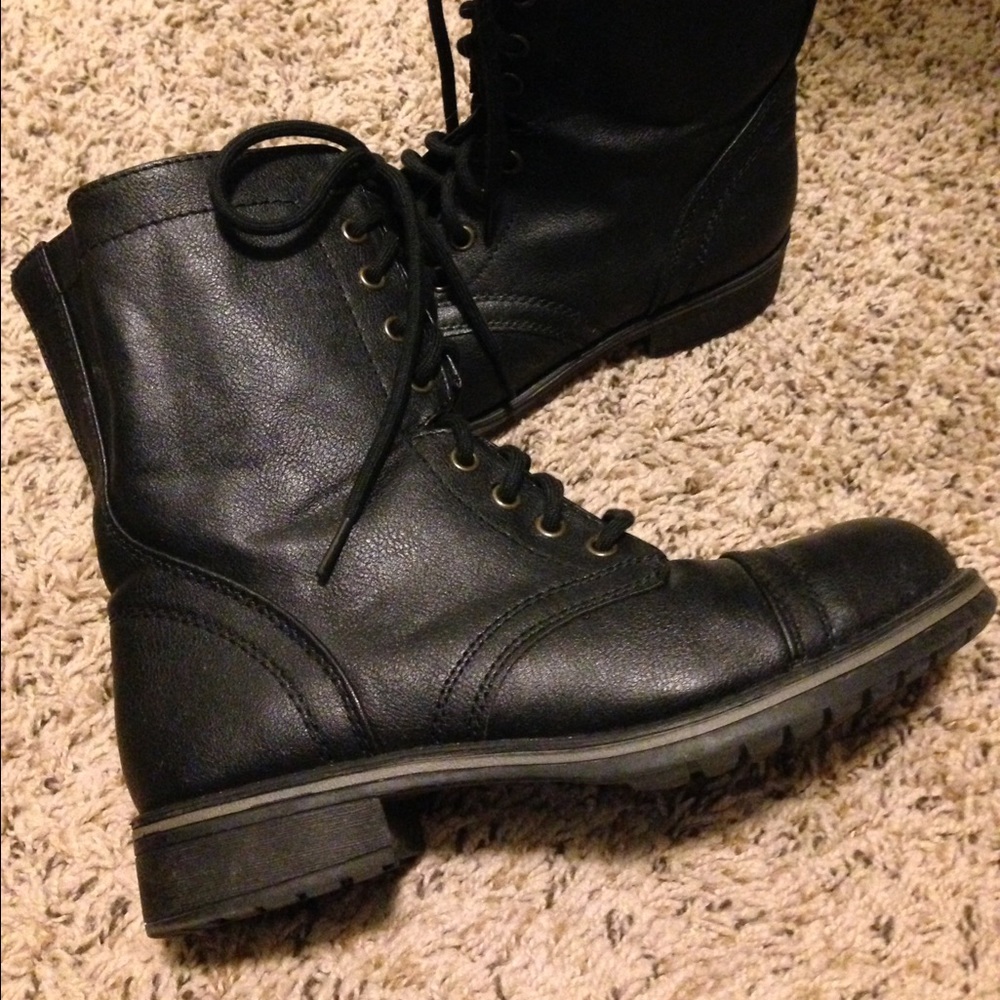 Combat boots