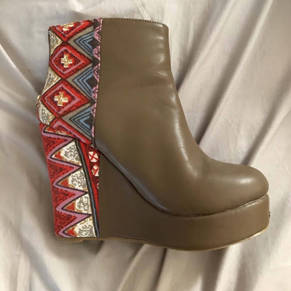 Aztec print Detailed wedges