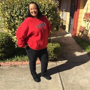 Meet your Posher, Mona