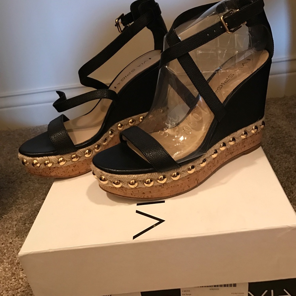 Black Via Spiga wedges.
