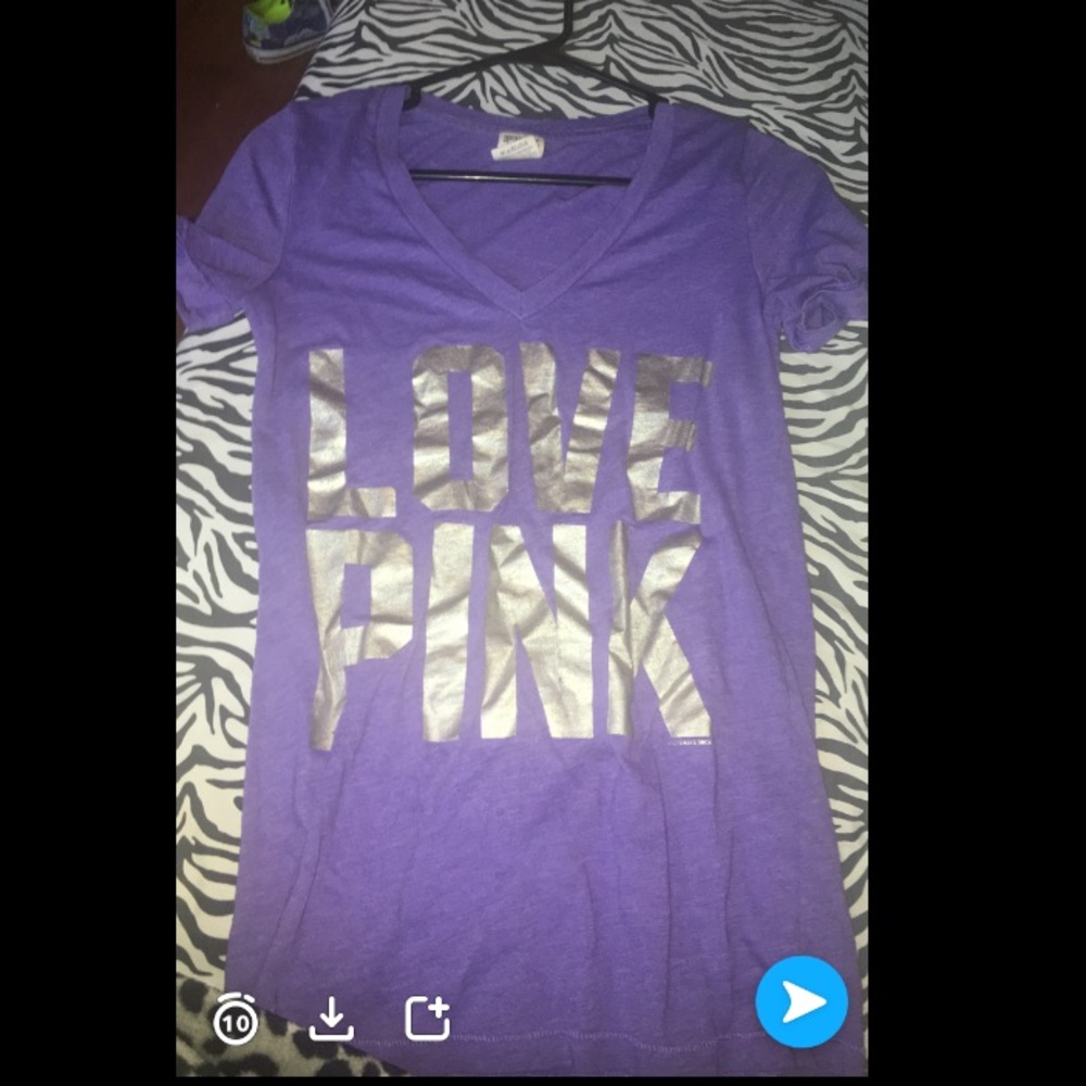 purple vs pink v neck tee