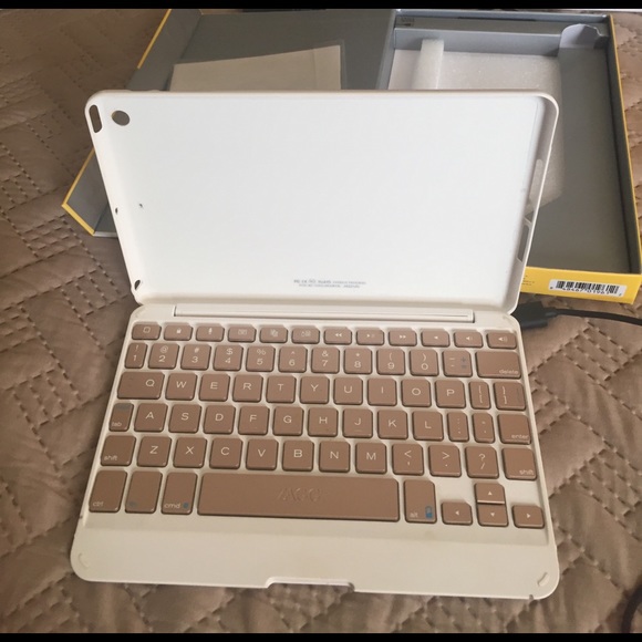 Zagg IPad mini keyboard case. Gold with white trim - Picture 3 of 4
